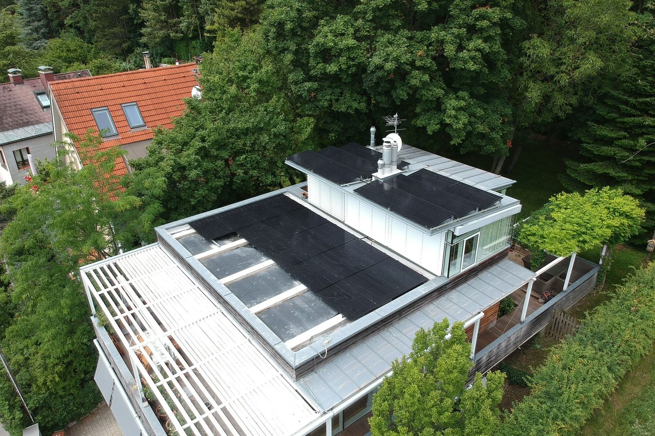 Gewerbe-Photovoltaik auf einem Betriebsdach